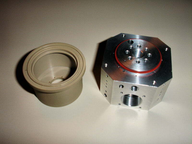 Steuerblock und PEEK-Distanzh�lse